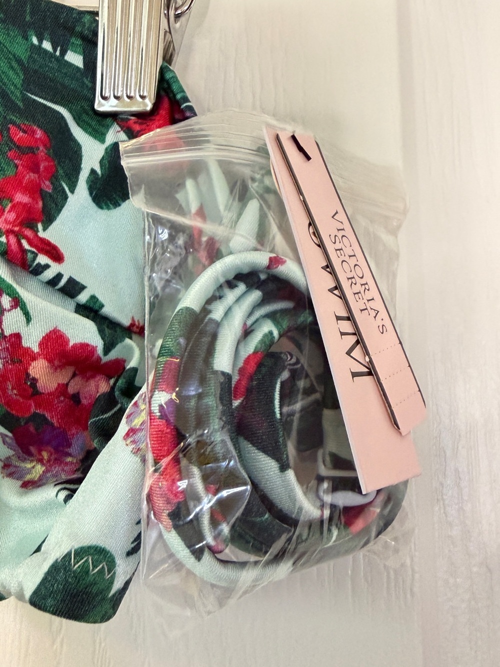 Victoria's Secret Tropical Bandeau Swim Top Size 38C - Picture 2 of 13